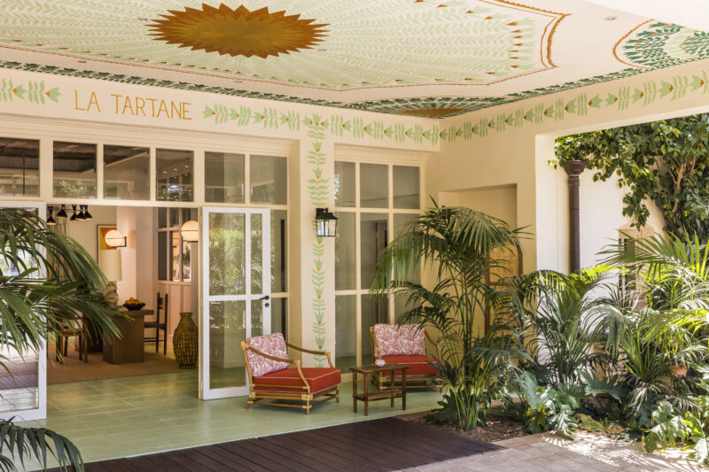 Saint-Tropez com alma brasileira: o Hôtel La Tartane e sua conexão artística com o Brasil