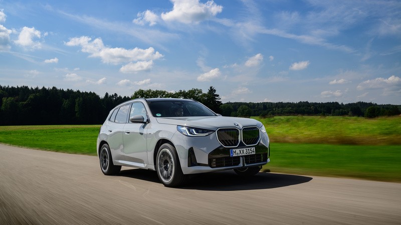 BMW abre pré-venda do novo X3 30 xDrive M Sport com tecnologia mild hybrid e condução semi-autônoma